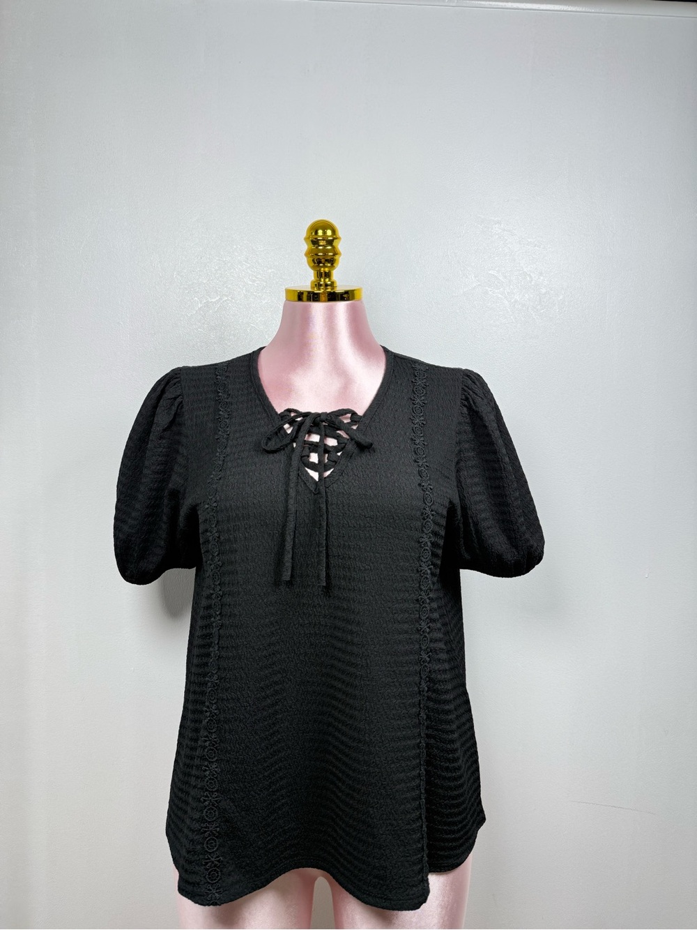 Ember Black Textured Blouse Lace Up Front Short Sleeve Casual Chic Top M